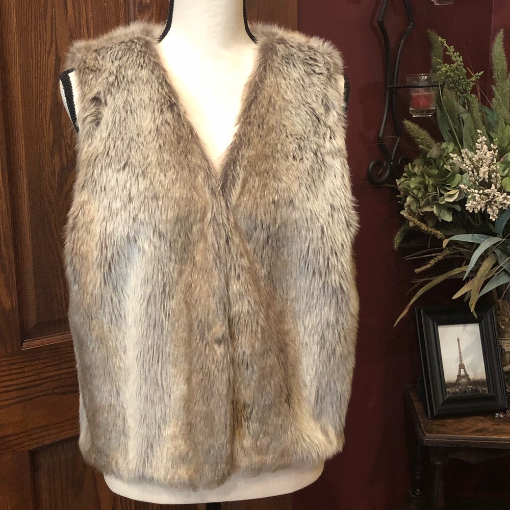 Faux Fur Vest - Picture 2 of 7